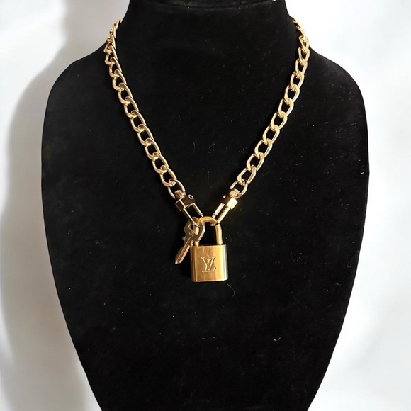 Authentic Louis Vuitton #303 Lock & Key Set on a 18K Gold Plated Chunky Chain - Picture 2 of 5